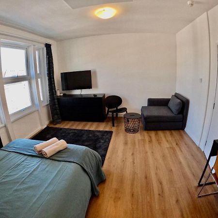 Lovely One Bedroom Flat 런던 외부 사진