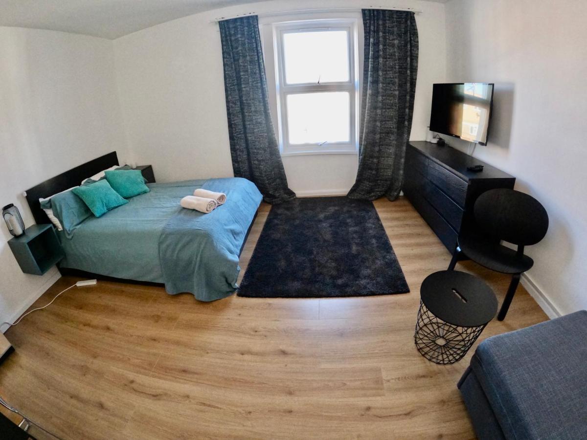 Lovely One Bedroom Flat 런던 외부 사진