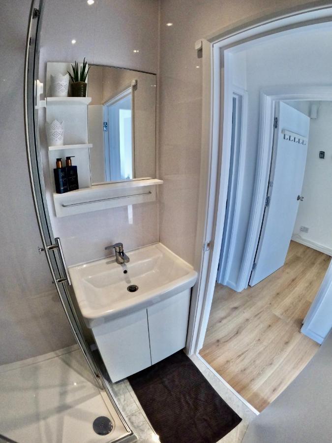 Lovely One Bedroom Flat 런던 외부 사진